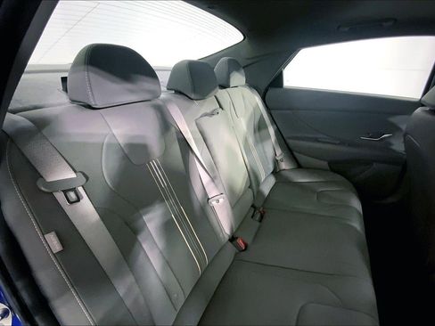 Used 2025 Hyundai Elantra SEL image 23