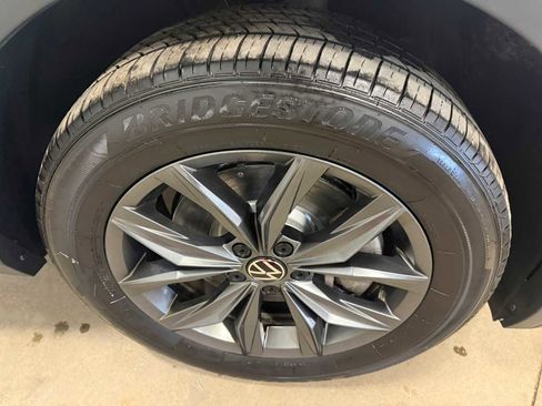 Certified 2024 Volkswagen Tiguan SE AWD/4WD image 12