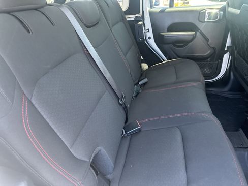 Used 2022 Jeep Wrangler Unlimited Rubicon w/ LED Lighting Group image 30