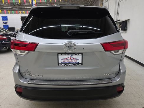 Used 2018 Toyota Highlander XLE AWD/4WD image 5