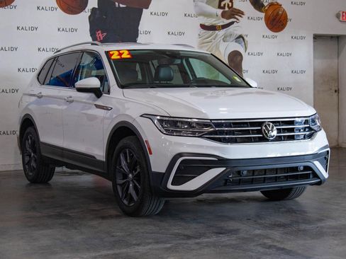 Used 2022 Volkswagen Tiguan SE image 18