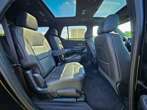 Used 2023 Chevrolet Traverse LT w/ LT Premium Package AWD/4WD image 45