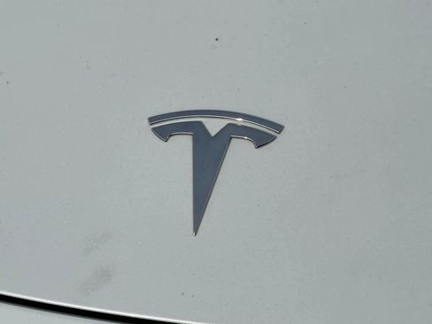 Used 2021 Tesla Model Y Long Range image 13