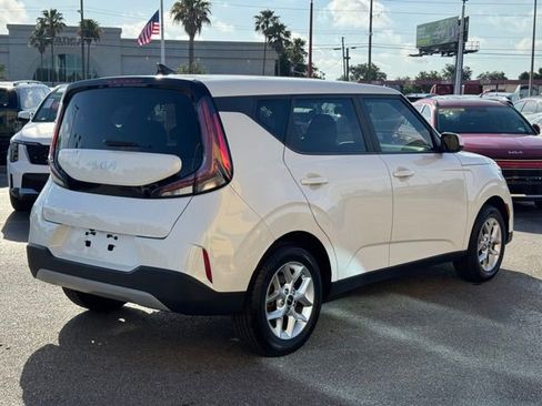 Certified 2023 Kia Soul LX w/ LX Technology Package FWD image 2