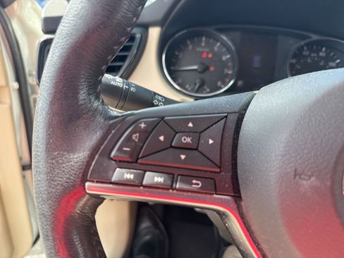 Used 2018 Nissan Rogue SL w/ Premium Package image 17