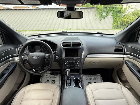 Used 2018 Ford Explorer XLT w/ Equipment Group 202A AWD/4WD image 12