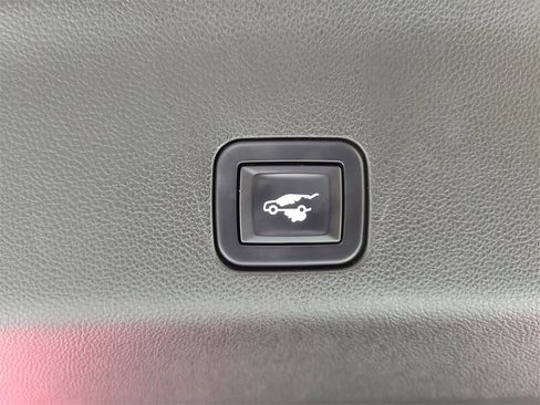 Certified 2022 Cadillac Escalade Premium Luxury w/ Performance Package image 9