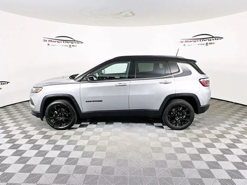 Used 2022 Jeep Compass Latitude w/ Convenience Group AWD/4WD image 5