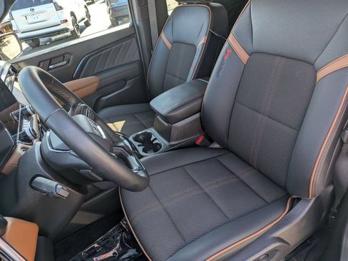 Used 2025 GMC Canyon AT4 AWD/4WD image 15
