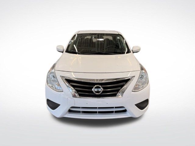 Used 2019 Nissan Versa S FWD image 2
