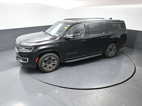 Used 2024 Jeep Wagoneer L Series II w/ Flexible Seating Group AWD/4WD image 19