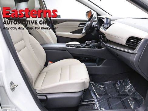 Used 2021 Nissan Rogue SV w/ Premium Package AWD/4WD image 25