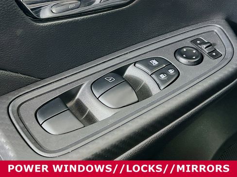 Used 2025 Nissan Versa SV w/ Trunk Package image 19