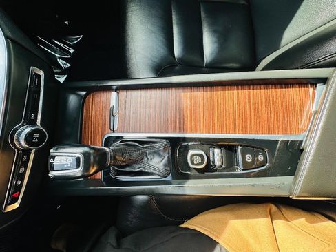 Used 2021 Volvo S60 T6 Momentum image 30