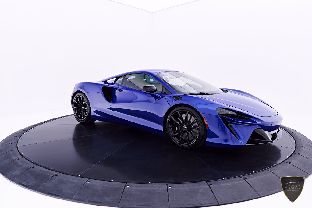 Used 2025 McLaren Artura RWD image 19