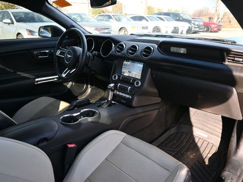 Used 2017 Ford Mustang Premium image 29