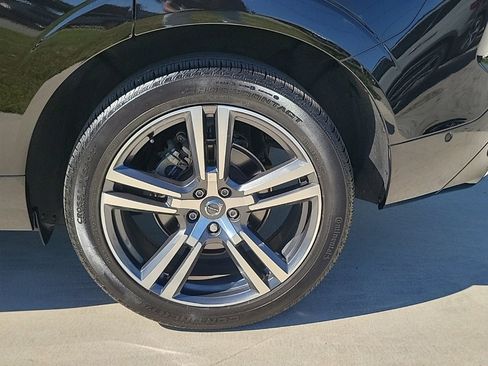 Used 2019 Volvo XC60 T5 Momentum w/ Premium Package image 4