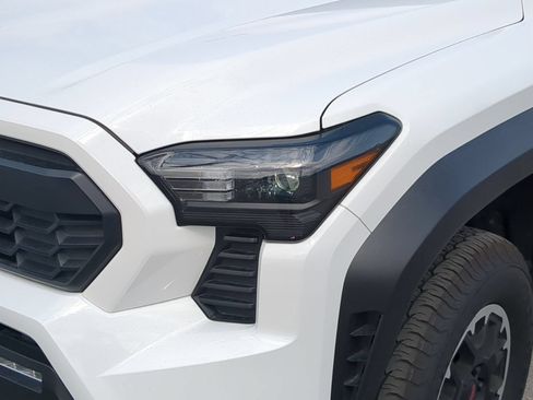 Used 2026 Toyota Tacoma TRD Off-Road AWD/4WD image 9