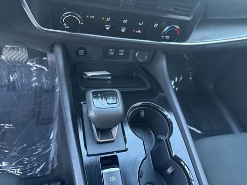 Used 2024 Nissan Rogue S image 18