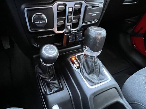Used 2024 Jeep Gladiator Sport AWD/4WD image 29
