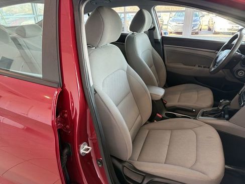Used 2017 Hyundai Elantra SE image 18