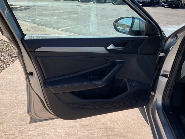 Used 2024 Volkswagen Jetta SE FWD image 19