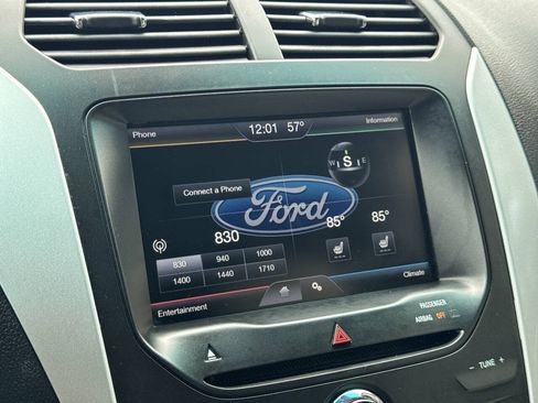 Used 2014 Ford Explorer XLT w/ Equipment Group 202A AWD/4WD image 32