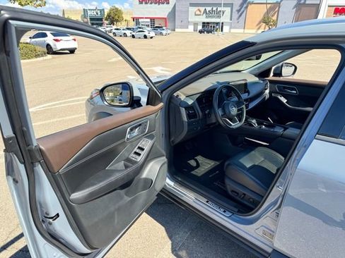 Used 2022 Nissan Rogue Platinum w/ Head-Up Display Package image 25