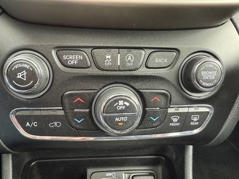 Used 2015 Jeep Cherokee Limited w/ Luxury Group image 21