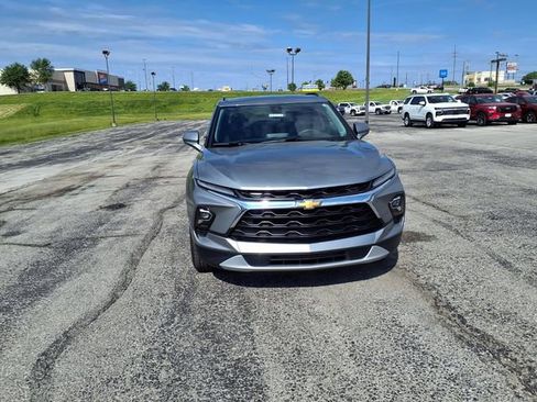 Used 2024 Chevrolet Blazer LT w/ Convenience Package FWD image 3