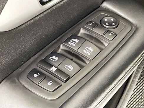 Used 2024 Chrysler Pacifica Limited FWD image 21