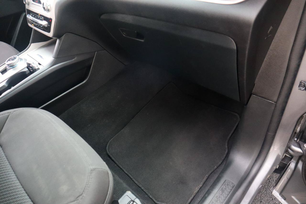 Used 2023 Ford Explorer XLT AWD/4WD image 36