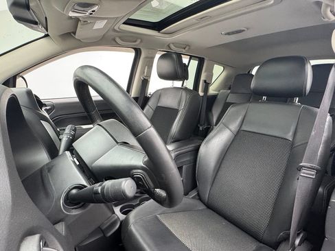 Used 2014 Jeep Compass Latitude w/ Sun/Sound Group AWD/4WD image 17