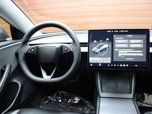 Used 2025 Tesla Model 3 Long Range image 33