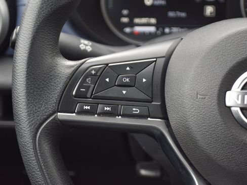 Used 2023 Nissan Versa SV image 12