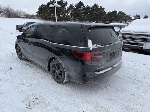 Used 2023 Honda Odyssey Sport image 2
