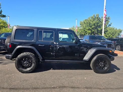 Used 2025 Jeep Wrangler Unlimited Sport AWD/4WD image 3