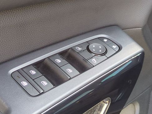 Certified 2025 Nissan Pathfinder SV w/ SV Premium Package FWD image 14