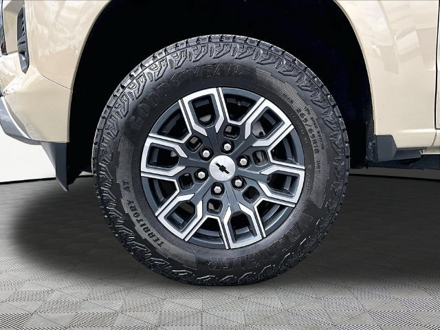 Used 2024 Chevrolet Colorado Z71 w/ Z71 Convenience Package 2 AWD/4WD image 7