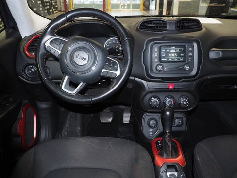 Used 2017 Jeep Renegade Trailhawk image 9