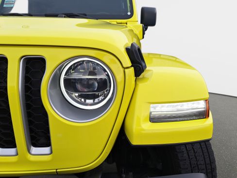 Used 2022 Jeep Wrangler Unlimited Sahara w/ Cold Weather Group AWD/4WD image 29