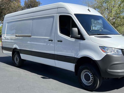Used 2022 Mercedes-Benz Sprinter 2500 image 38