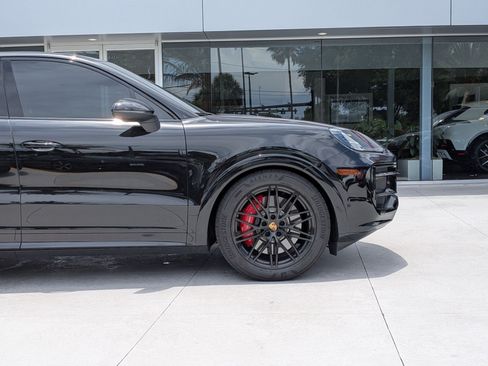 Certified 2024 Porsche Cayenne S AWD/4WD image 11