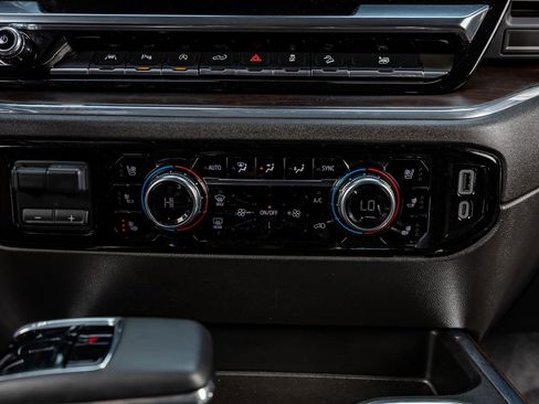 Used 2024 GMC Sierra 1500 SLT w/ SLT Premium Plus Package image 26