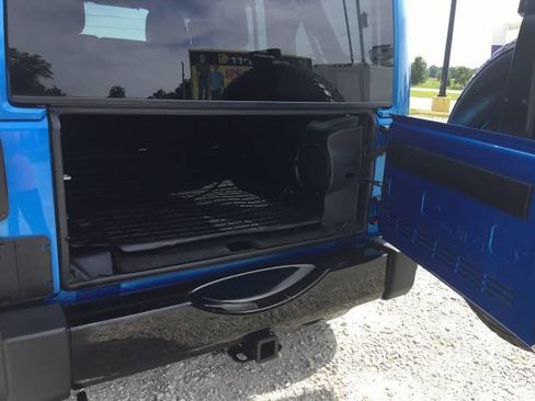 Used 2014 Jeep Wrangler Unlimited Sahara AWD/4WD image 5