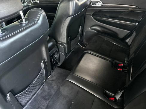 Used 2018 Jeep Grand Cherokee Altitude RWD image 12