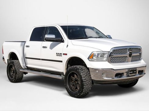 Used 2015 RAM 1500 Laramie w/ Convenience Group AWD/4WD image 4