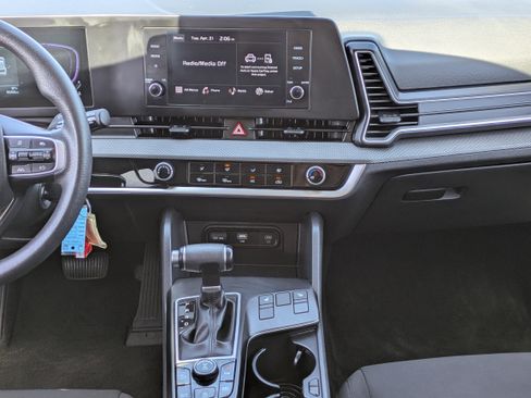 Used 2025 Kia Sportage LX image 16