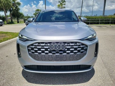 Certified 2025 Audi Q5 Premium w/ Convenience Package AWD/4WD image 3