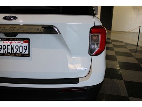 Used 2020 Ford Explorer XLT image 10